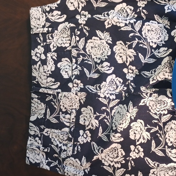 GAP Pants black / white floral 5834 - Picture 3 of 7